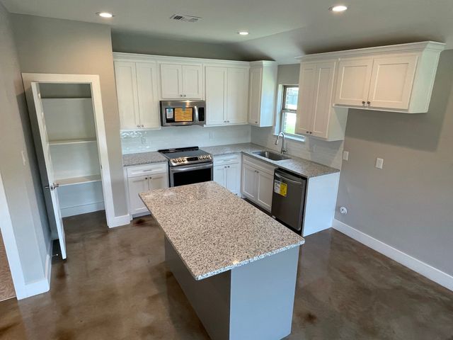 2213 N Hickory Street, Sherman, TX 75092