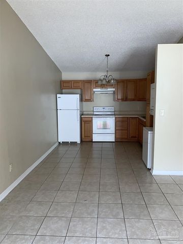 6823 Tiki Ln 2, Pensacola, FL 32503