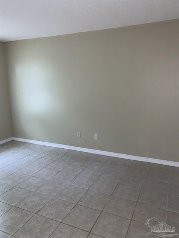 6823 Tiki Ln 2, Pensacola, FL 32503