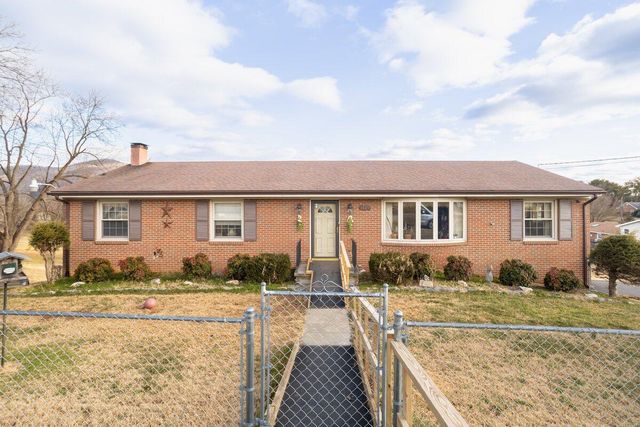 4129 Blue View DR, Roanoke, VA 24012