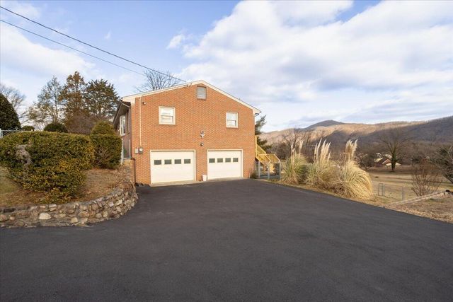 4129 Blue View DR, Roanoke, VA 24012