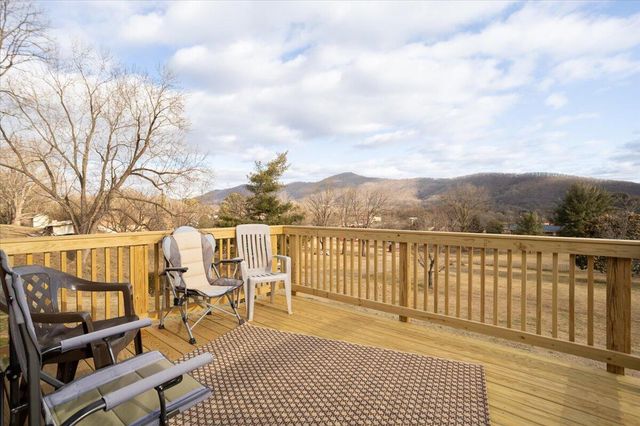 4129 Blue View DR, Roanoke, VA 24012