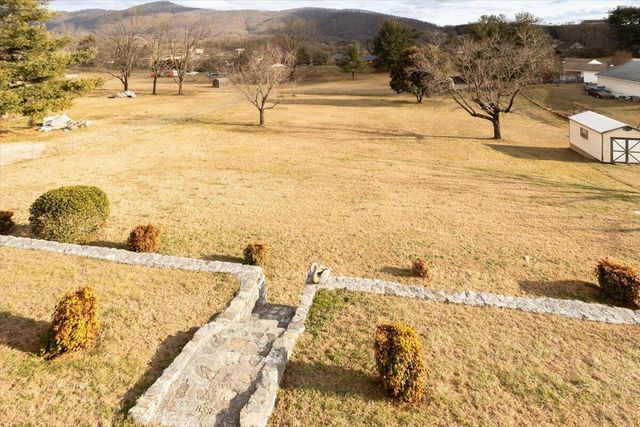 4129 Blue View DR, Roanoke, VA 24012