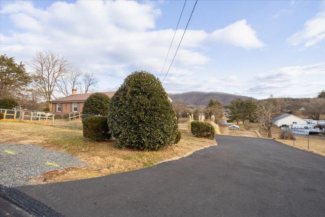 4129 Blue View DR, Roanoke, VA 24012