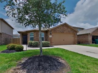 212 Comanche Plains Drive, La Marque, TX 77568