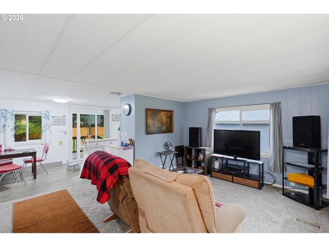 173 RIVERVIEW Dr, Castle Rock, WA 98611