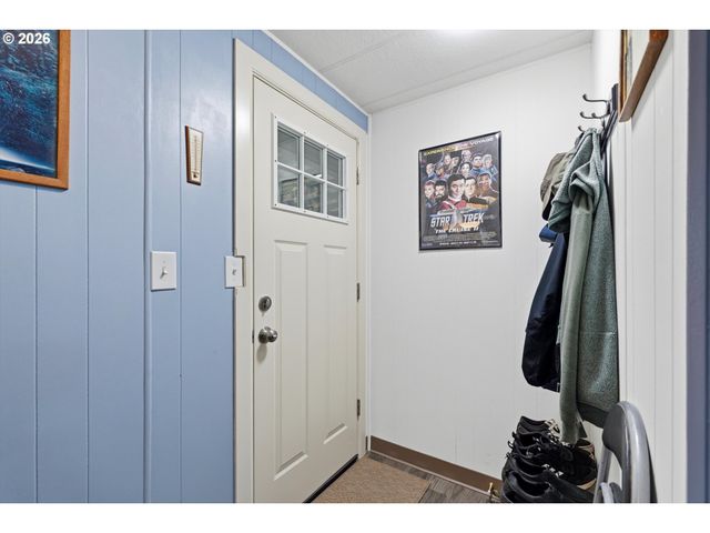 173 RIVERVIEW Dr, Castle Rock, WA 98611