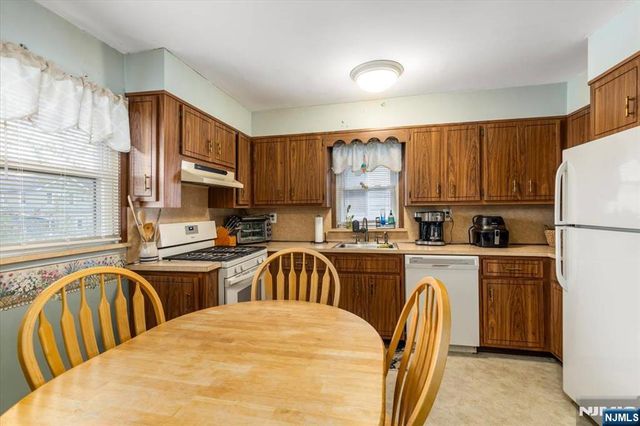 567 Fern Avenue, Lyndhurst, NJ 07071