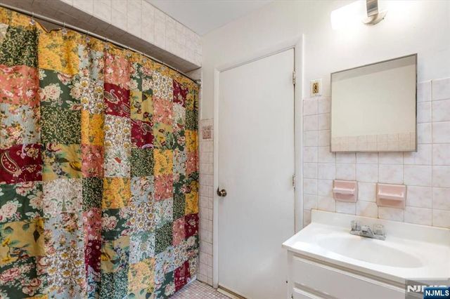 567 Fern Avenue, Lyndhurst, NJ 07071