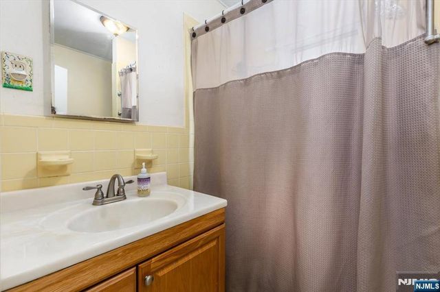 567 Fern Avenue, Lyndhurst, NJ 07071