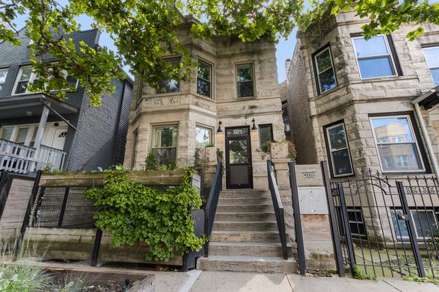 3329 W Pierce Avenue, Chicago, IL 60651