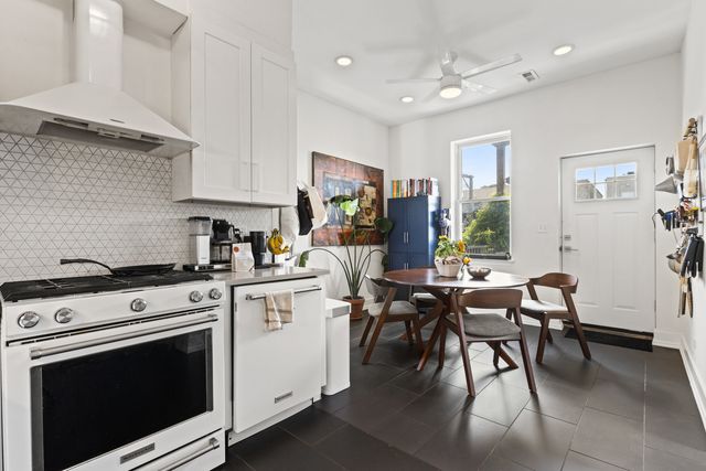 3329 W Pierce Avenue, Chicago, IL 60651