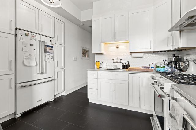 3329 W Pierce Avenue, Chicago, IL 60651