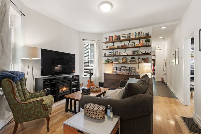 3329 W Pierce Avenue, Chicago, IL 60651