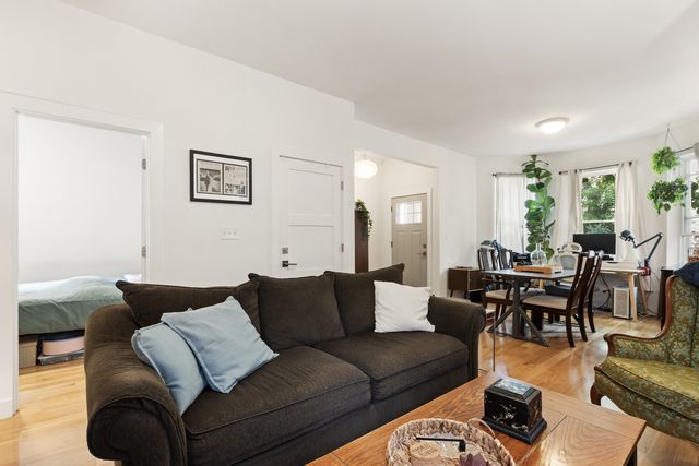 3329 W Pierce Avenue, Chicago, IL 60651