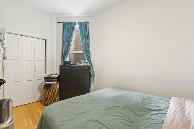 3329 W Pierce Avenue, Chicago, IL 60651