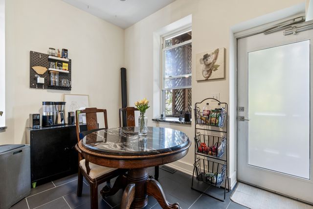 3329 W Pierce Avenue, Chicago, IL 60651