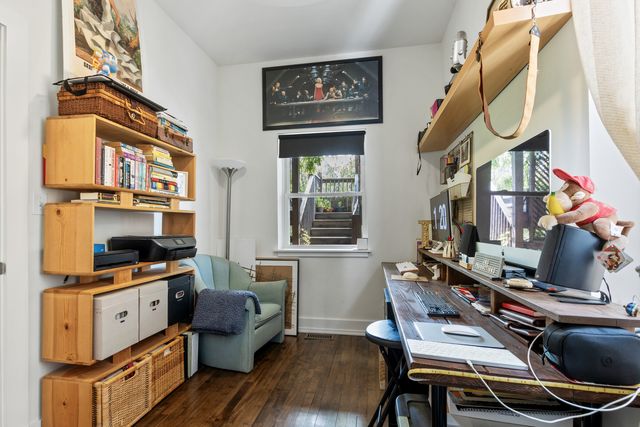 3329 W Pierce Avenue, Chicago, IL 60651