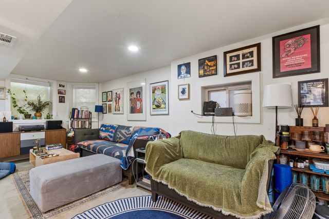 3329 W Pierce Avenue, Chicago, IL 60651