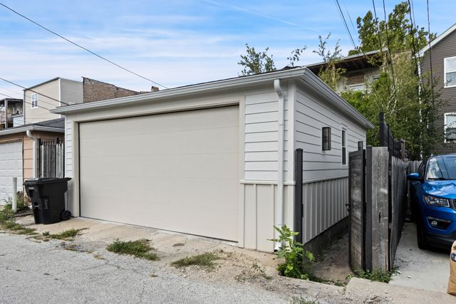 3329 W Pierce Avenue, Chicago, IL 60651