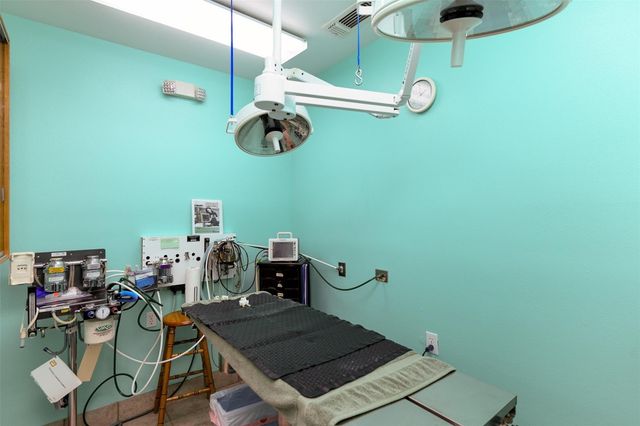 2500 Harwood Road, Bedford, TX 76021