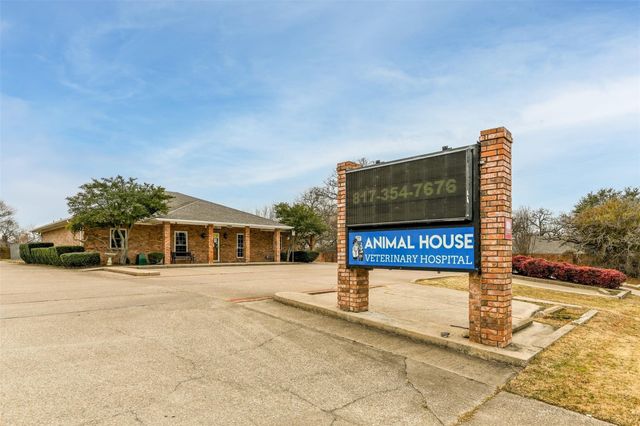 2500 Harwood Road, Bedford, TX 76021