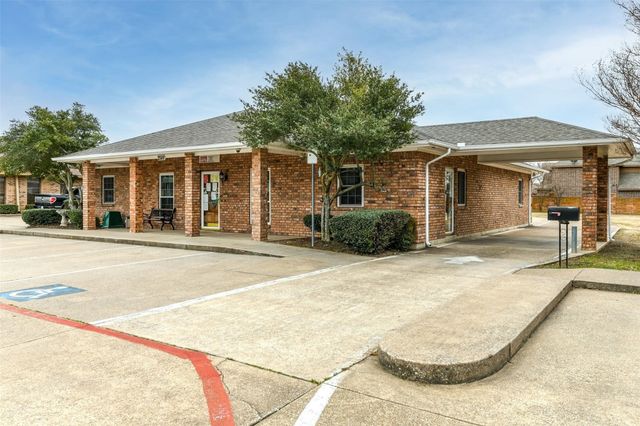 2500 Harwood Road, Bedford, TX 76021