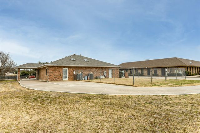 2500 Harwood Road, Bedford, TX 76021