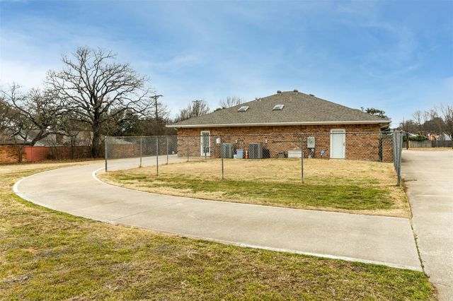 2500 Harwood Road, Bedford, TX 76021