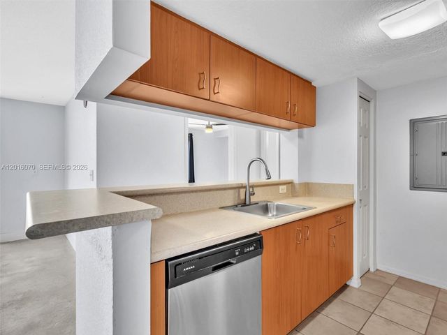 816 NW 11th St 1208, Miami, FL 33136