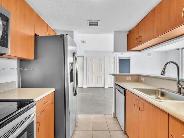 816 NW 11th St 1208, Miami, FL 33136