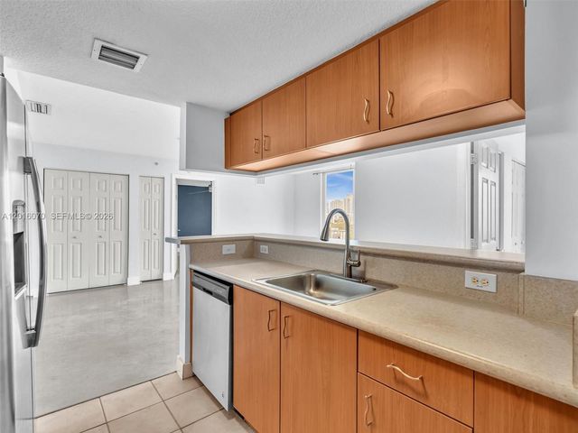 816 NW 11th St 1208, Miami, FL 33136
