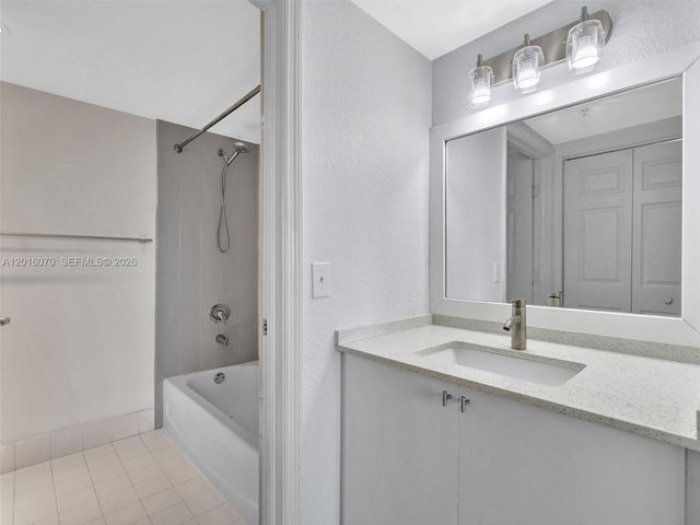 816 NW 11th St 1208, Miami, FL 33136