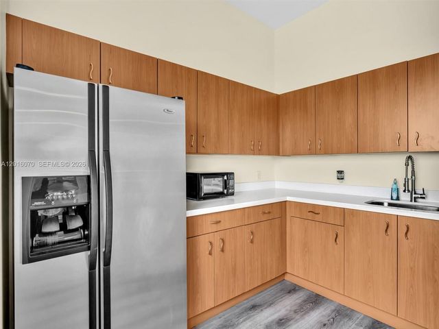 816 NW 11th St 1208, Miami, FL 33136
