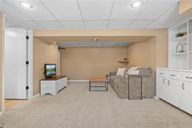 400 SW Killarney Lane, Blue Springs, MO 64014