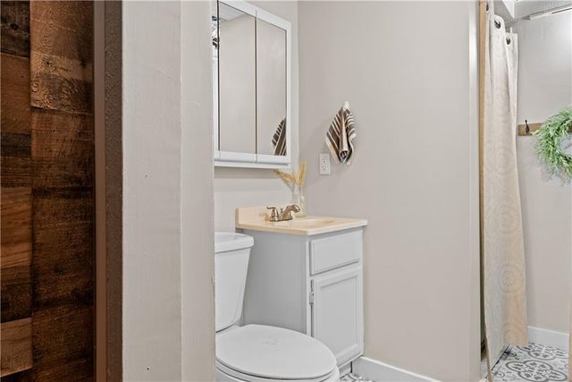 400 SW Killarney Lane, Blue Springs, MO 64014