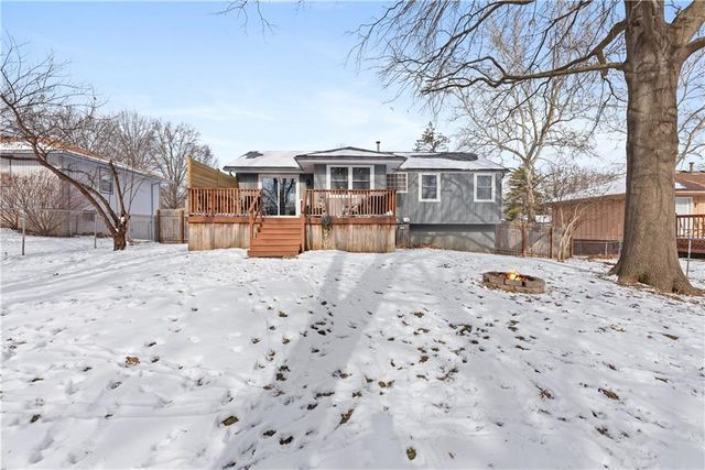 400 SW Killarney Lane, Blue Springs, MO 64014