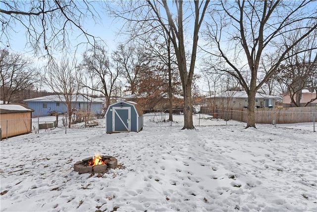 400 SW Killarney Lane, Blue Springs, MO 64014