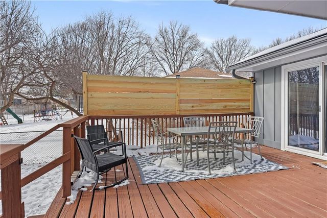 400 SW Killarney Lane, Blue Springs, MO 64014