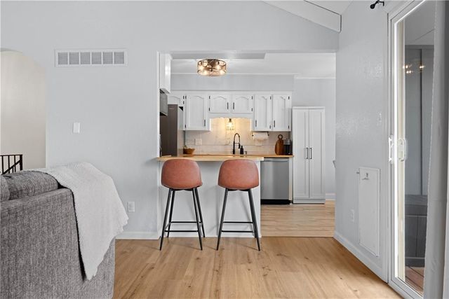 400 SW Killarney Lane, Blue Springs, MO 64014