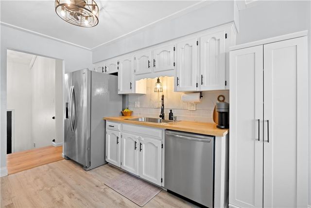 400 SW Killarney Lane, Blue Springs, MO 64014