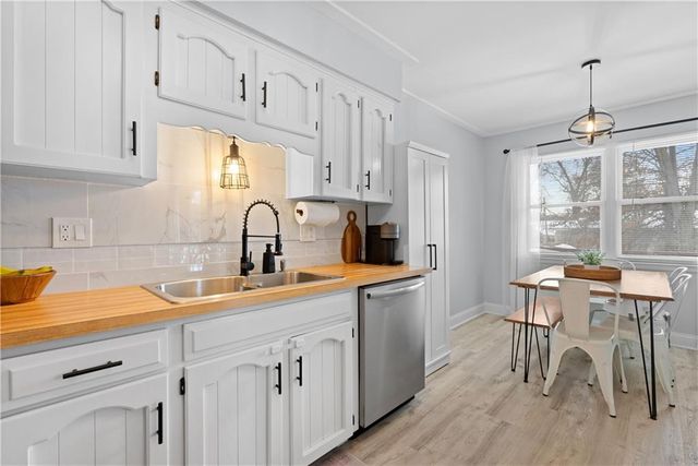 400 SW Killarney Lane, Blue Springs, MO 64014