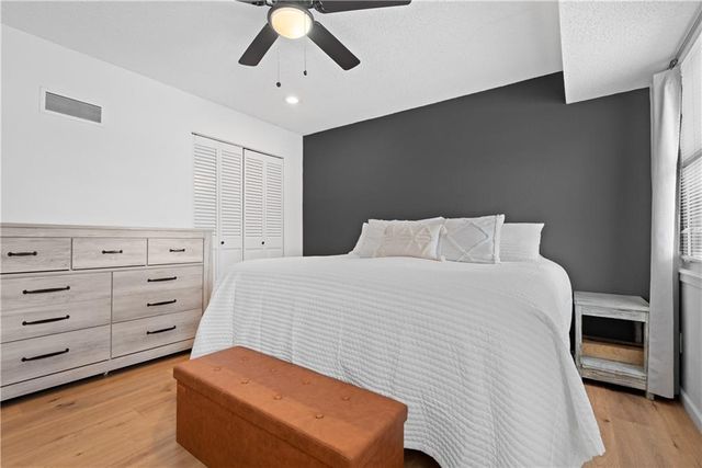 400 SW Killarney Lane, Blue Springs, MO 64014