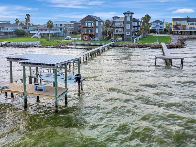 606 2nd St, Seabrook, TX 77586