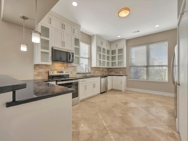 606 2nd St, Seabrook, TX 77586