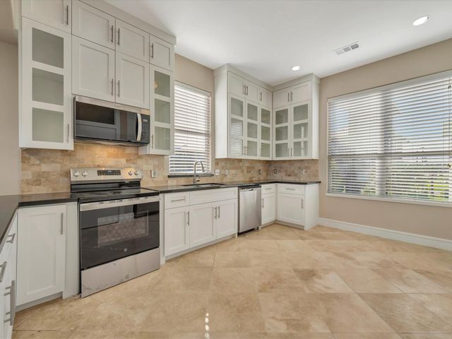 606 2nd St, Seabrook, TX 77586
