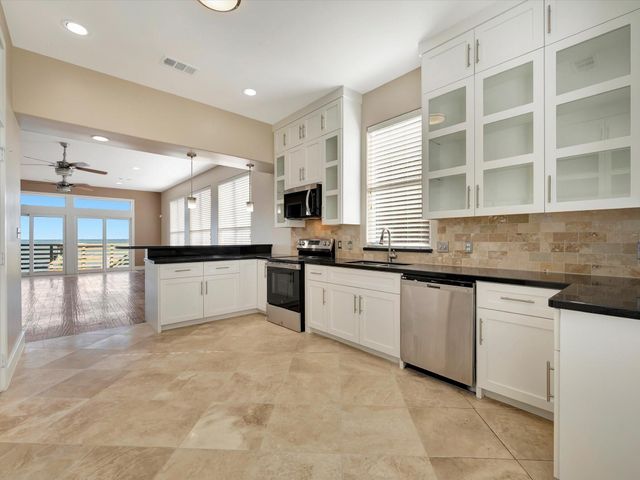 606 2nd St, Seabrook, TX 77586