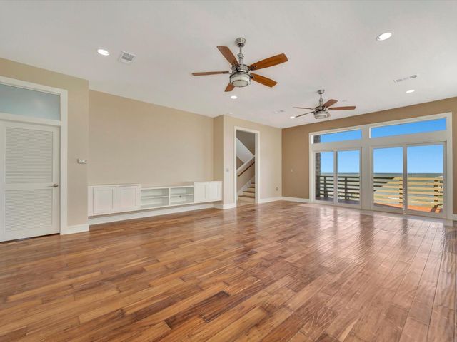 606 2nd St, Seabrook, TX 77586