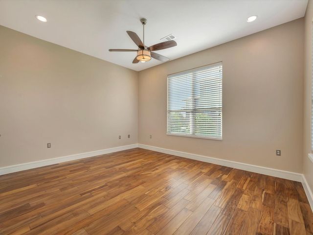 606 2nd St, Seabrook, TX 77586