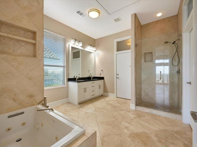 606 2nd St, Seabrook, TX 77586